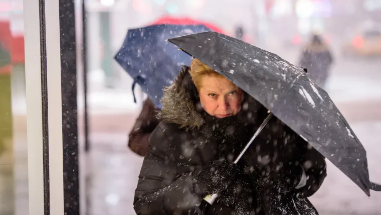 Winter storm blasts New York City